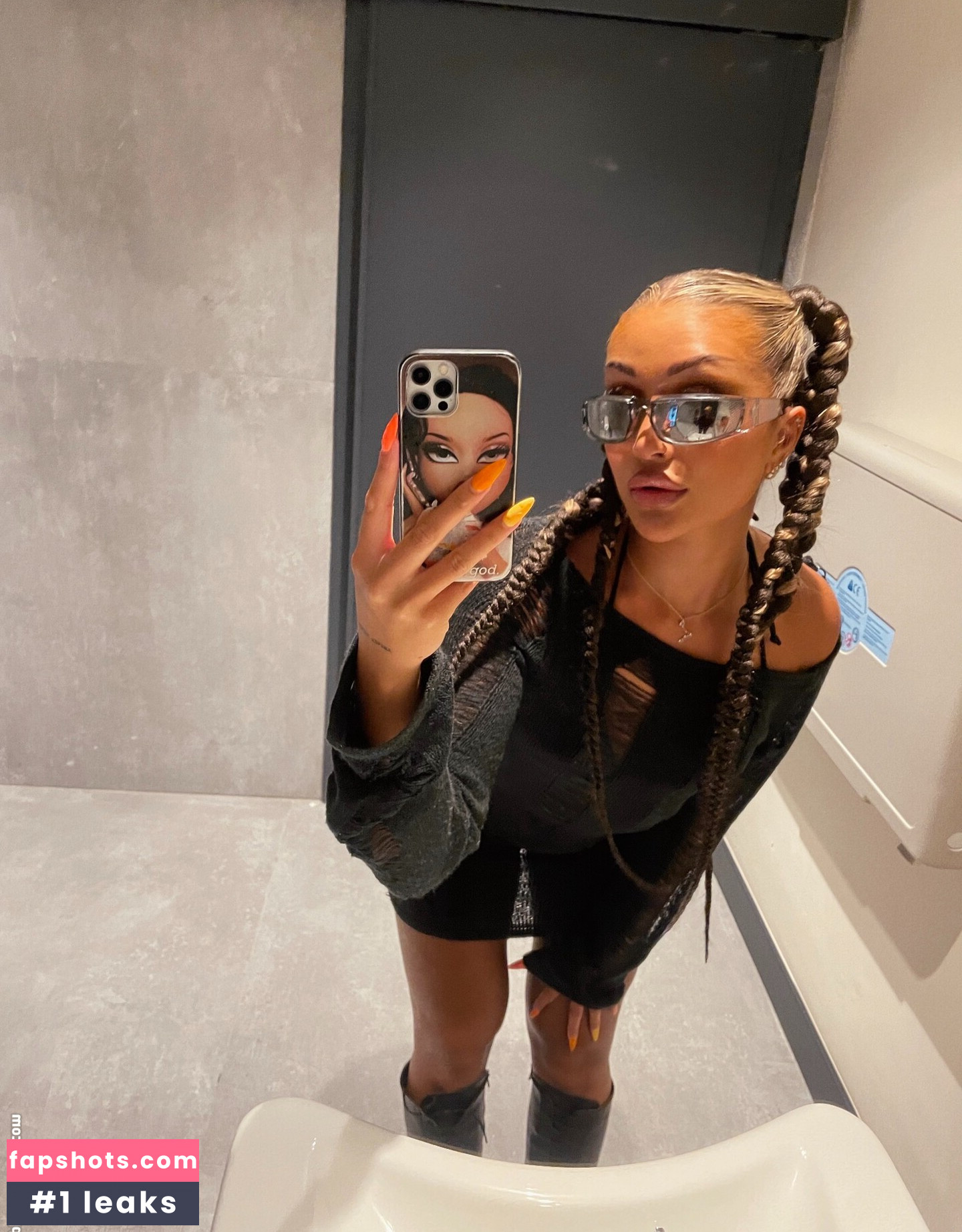 Michelle Cathrin nude babe gallery