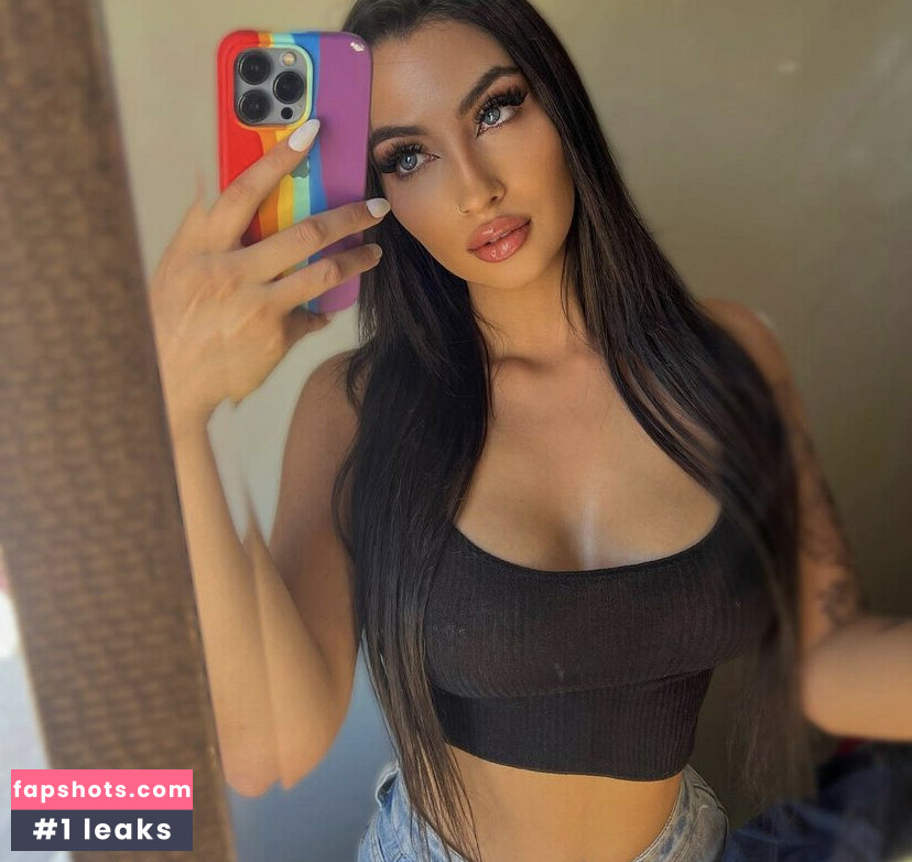 Michelle Constanza gallery photo #23