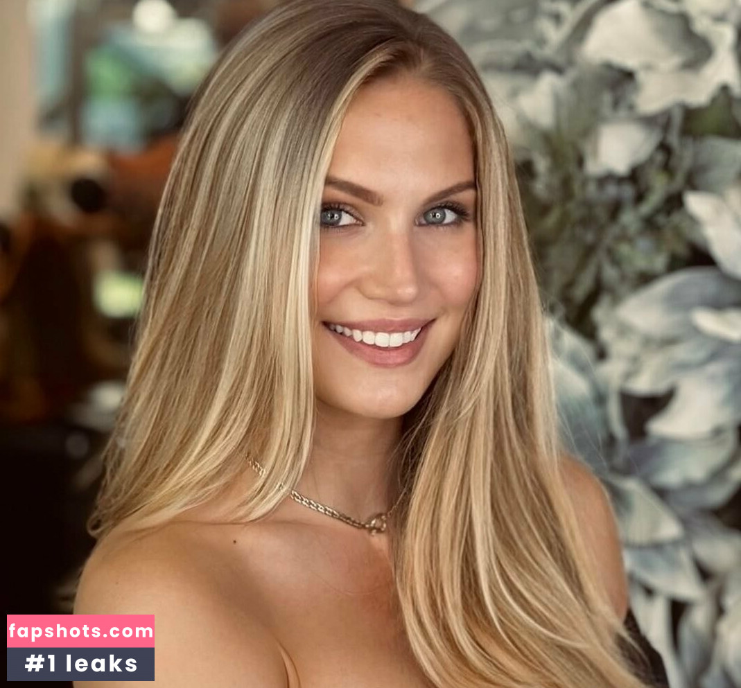 Michelle Czaja gallery photo #33