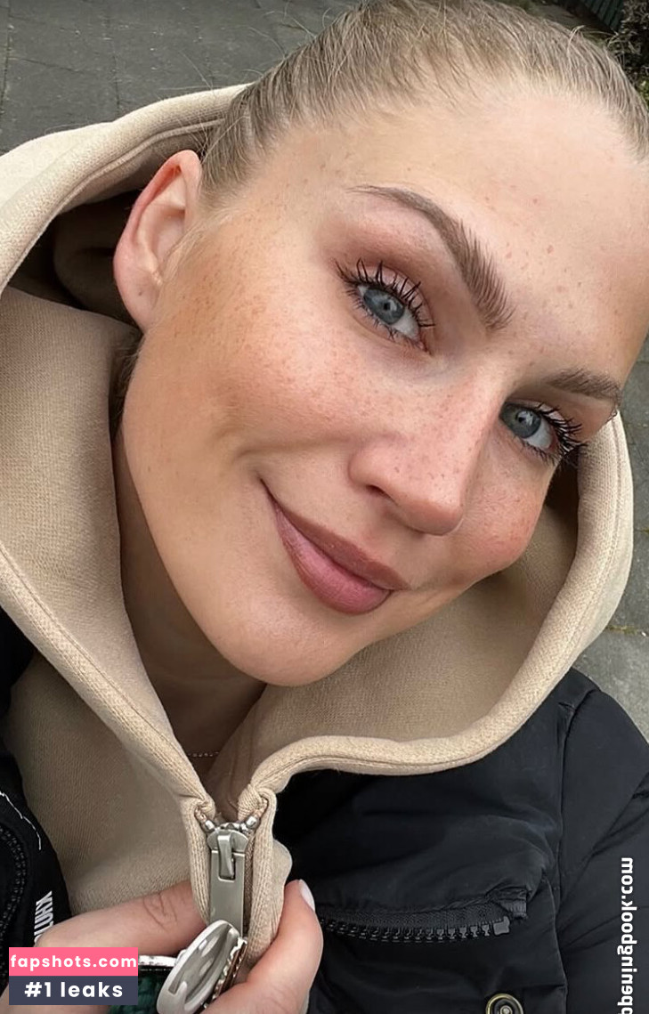 Michelle Czaja gallery photo #10