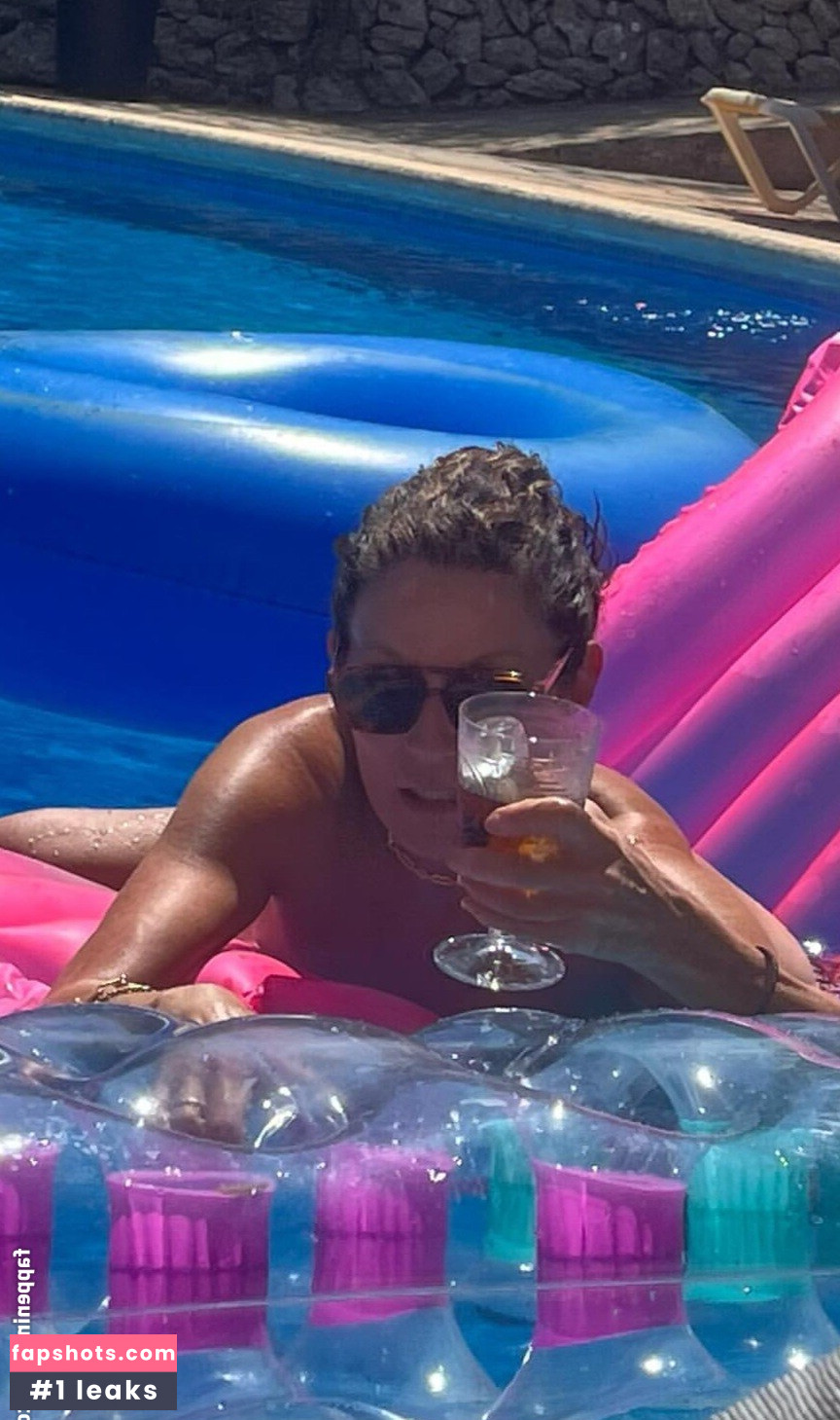 Michelle Gomez gallery photo #16