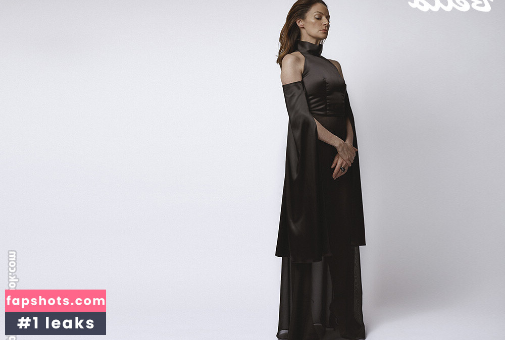 Michelle Gomez gallery photo #22