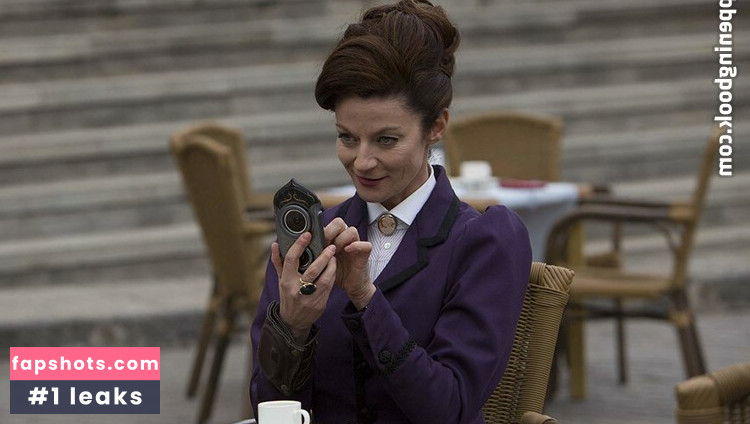 Michelle Gomez gallery photo #38
