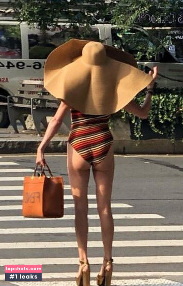 Michelle Gomez gallery photo #5