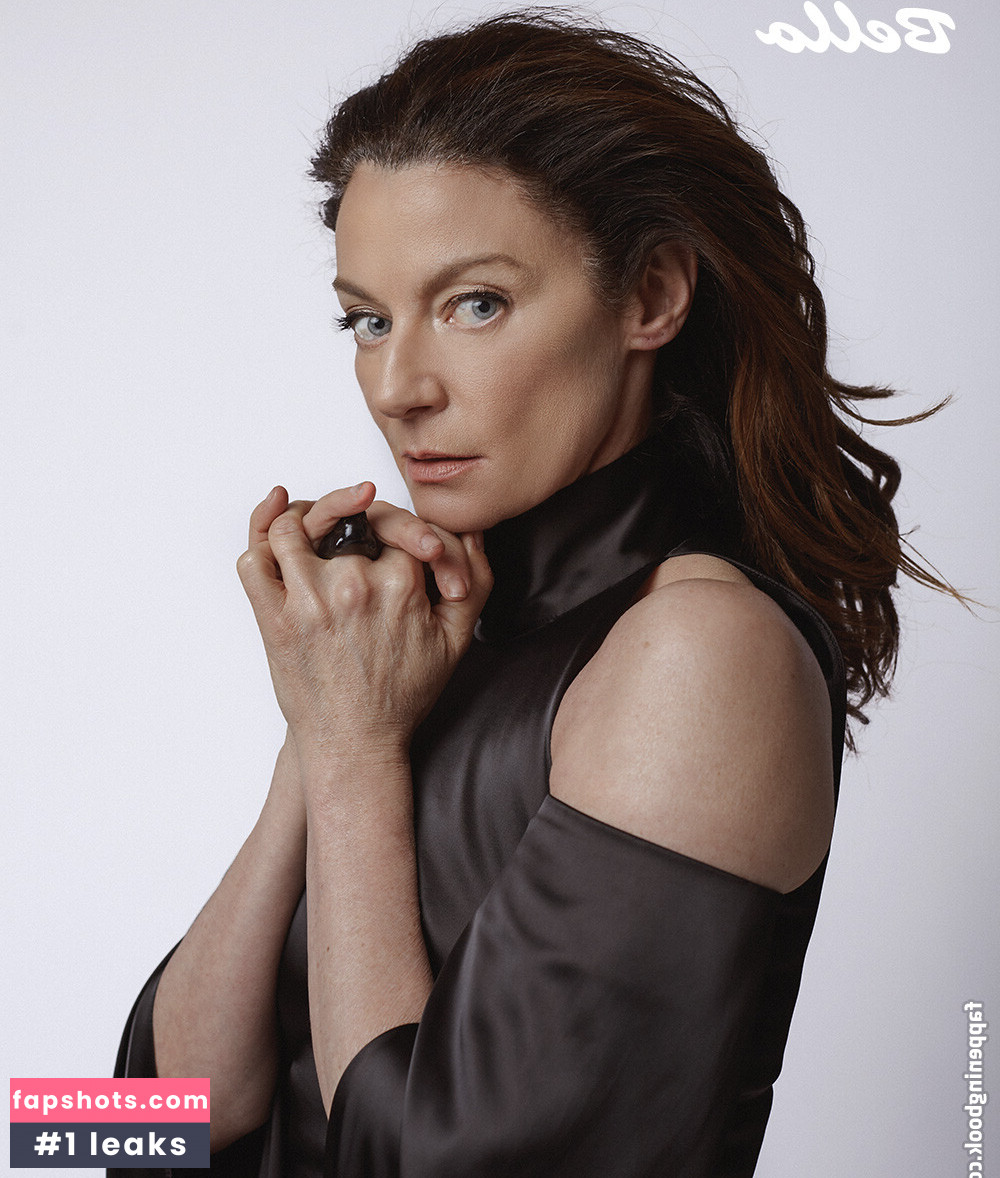 Michelle Gomez gallery photo #42