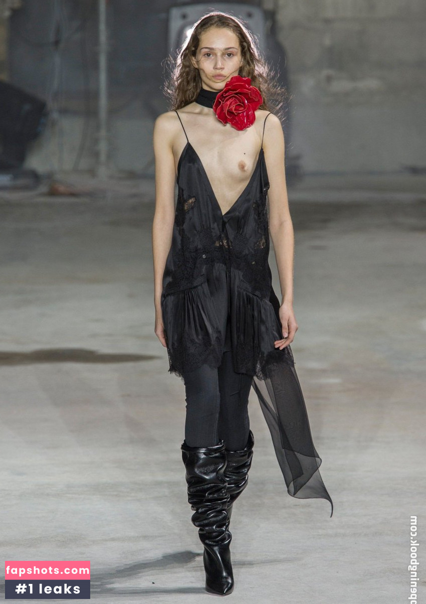 Michelle Gutknecht nude babe gallery