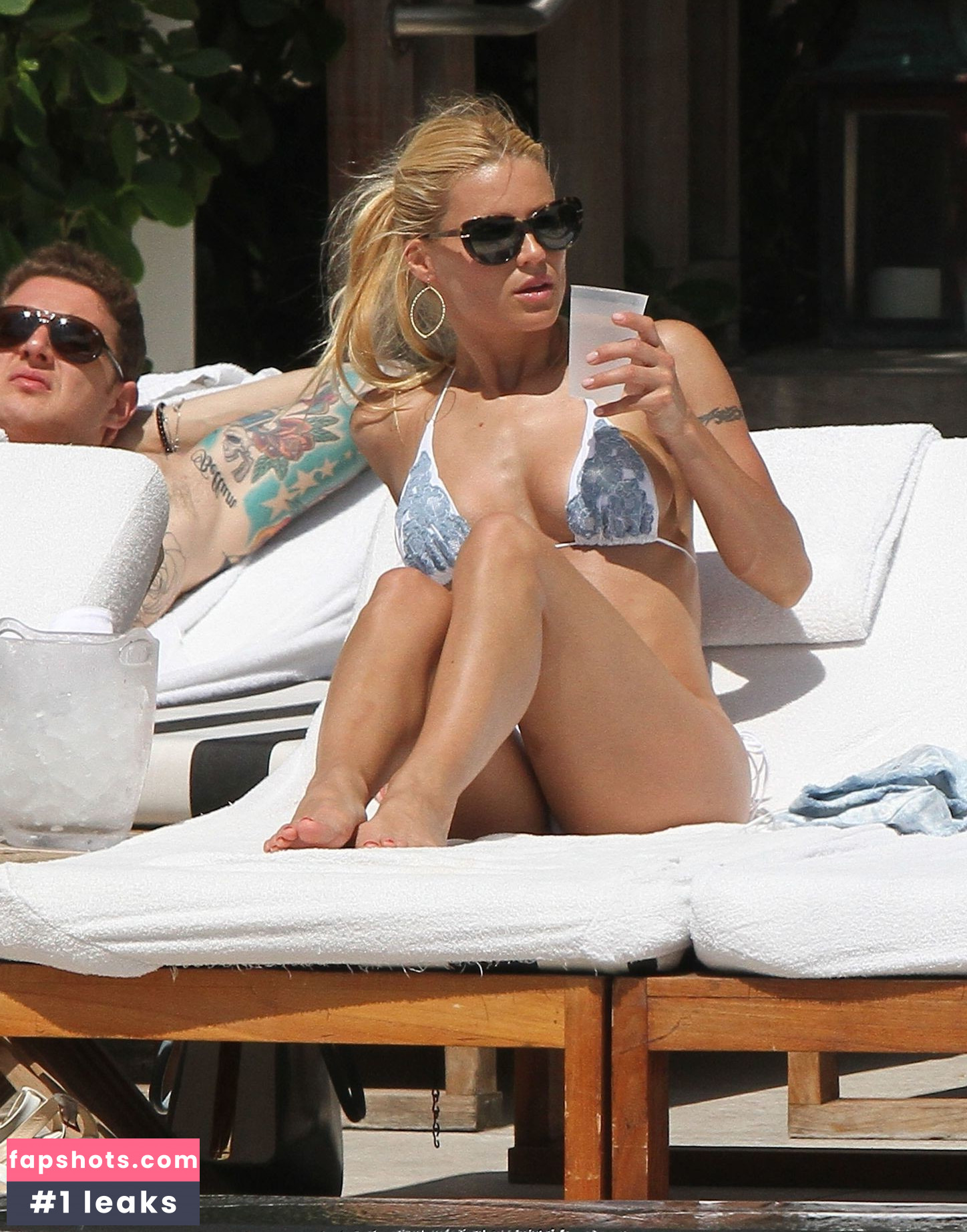 Michelle Hunziker gallery photo #377