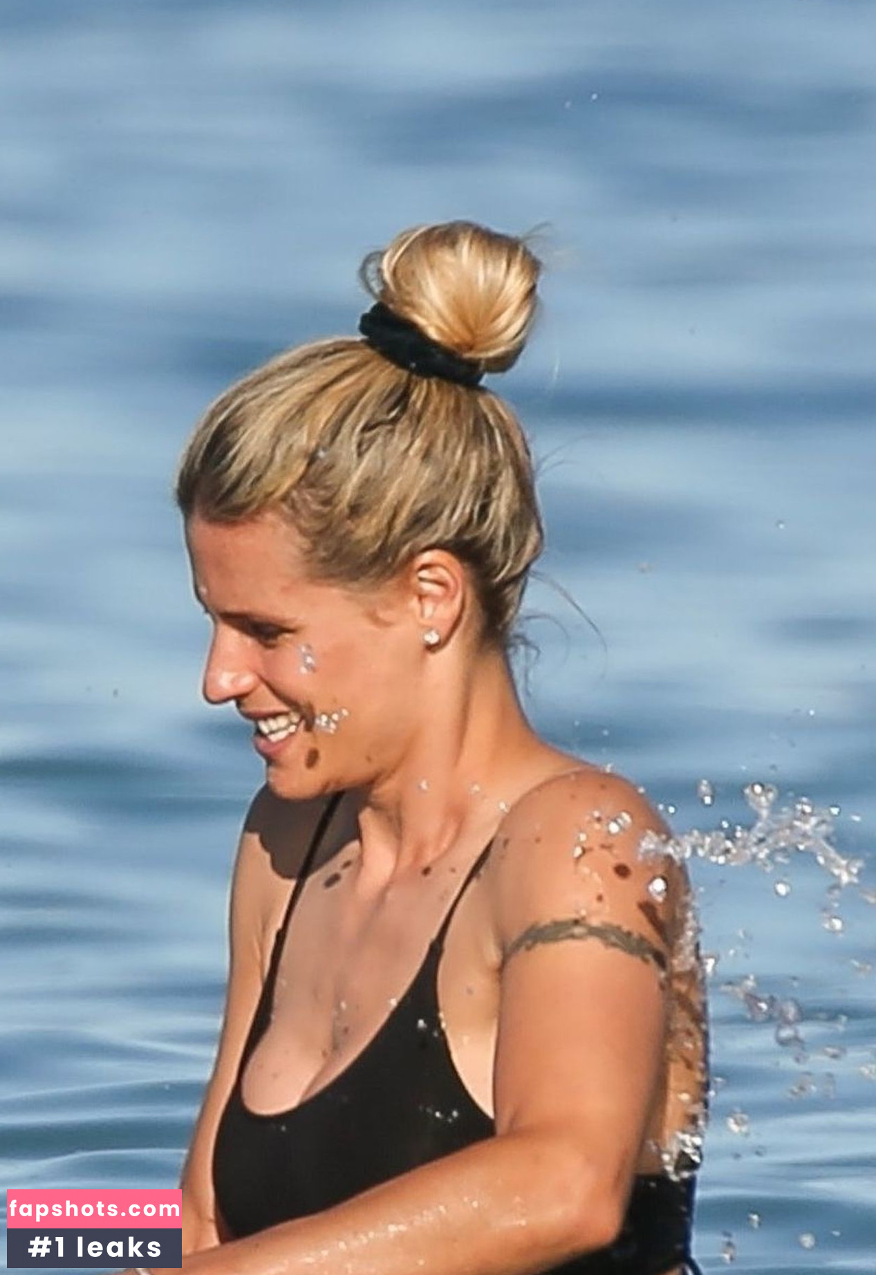 Michelle Hunziker gallery photo #405