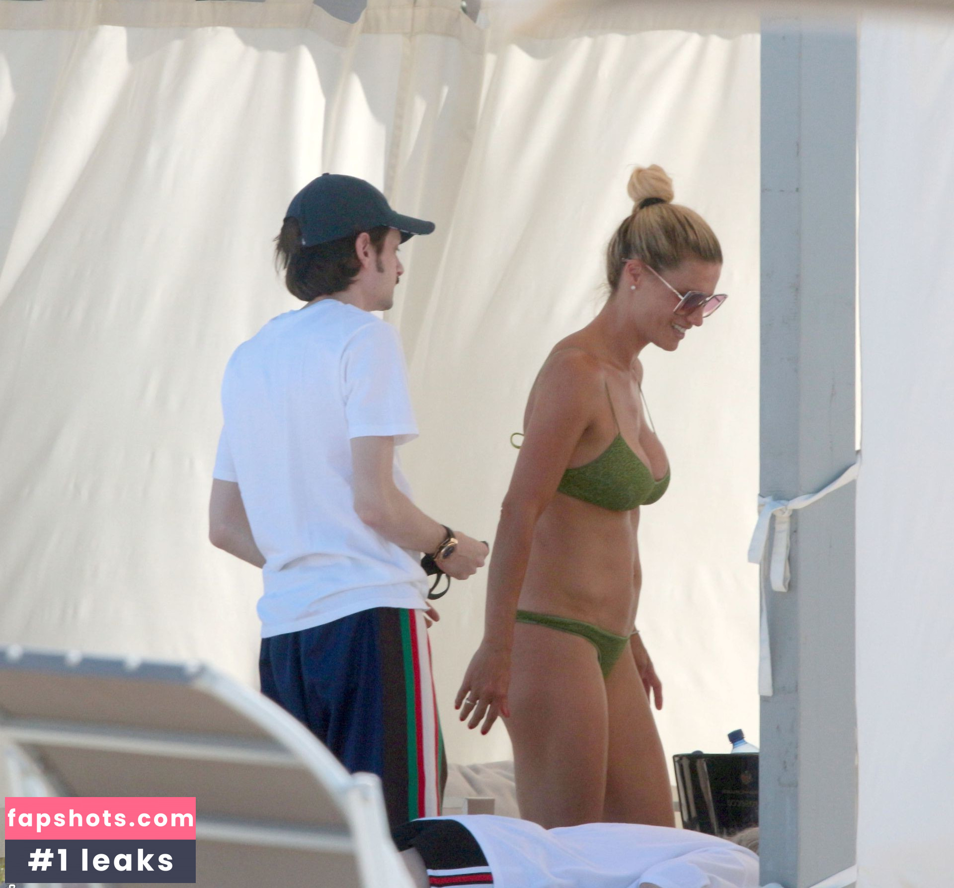 Michelle Hunziker gallery photo #421