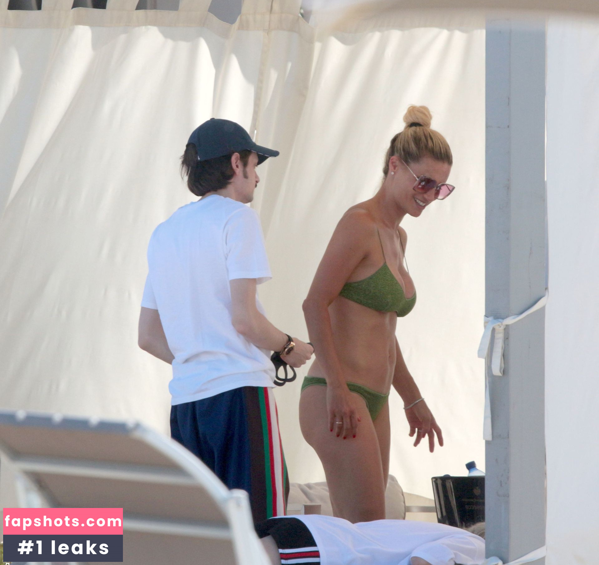 Michelle Hunziker gallery photo #422