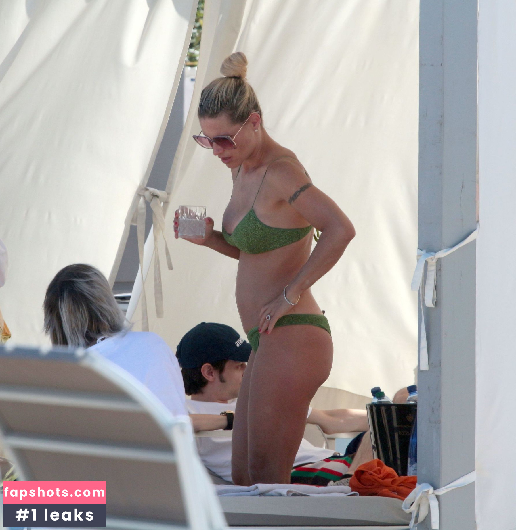 Michelle Hunziker gallery photo #424