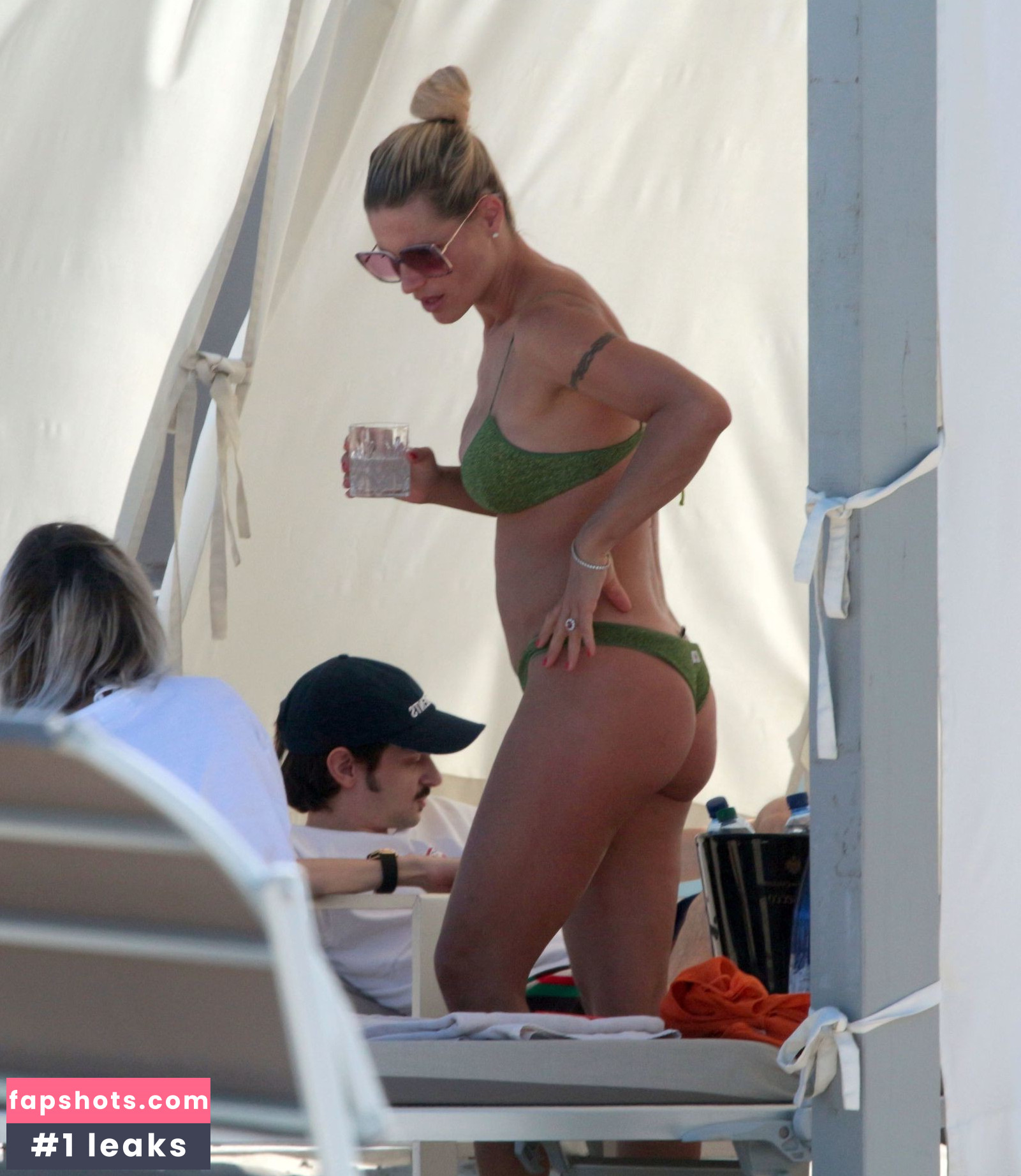 Michelle Hunziker gallery photo #425