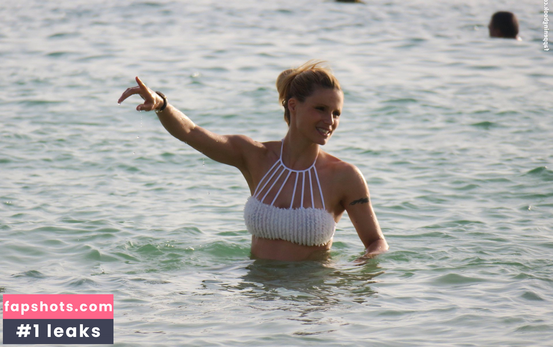 Michelle Hunziker gallery photo #643