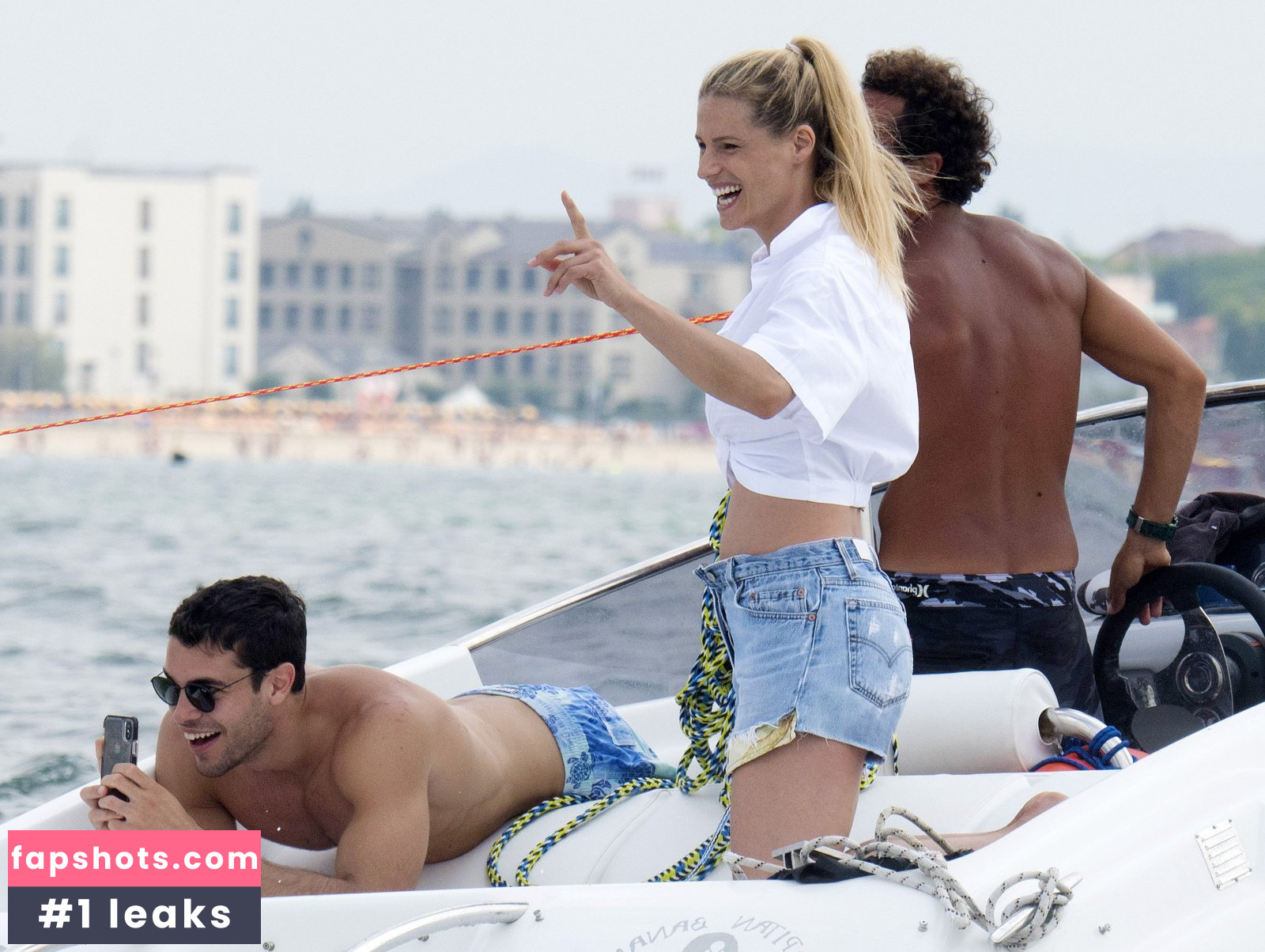 Michelle Hunziker gallery photo #706