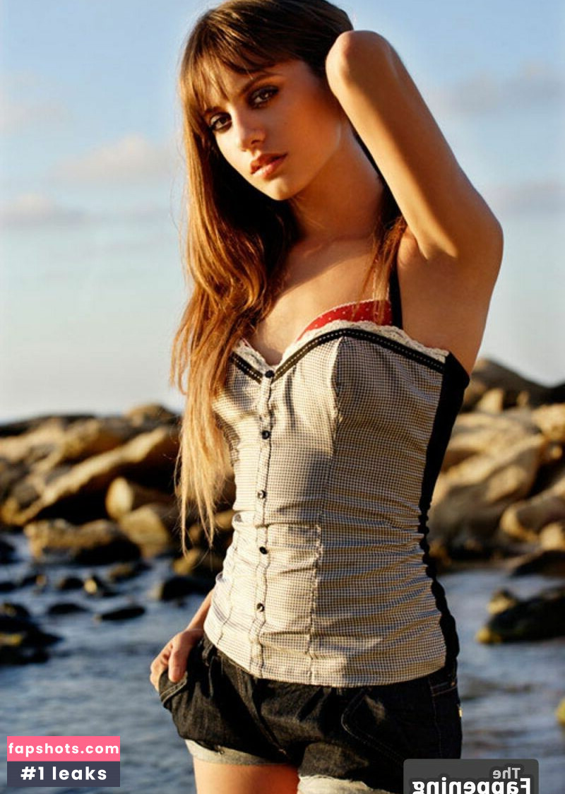 Michelle Jenner nude babe gallery