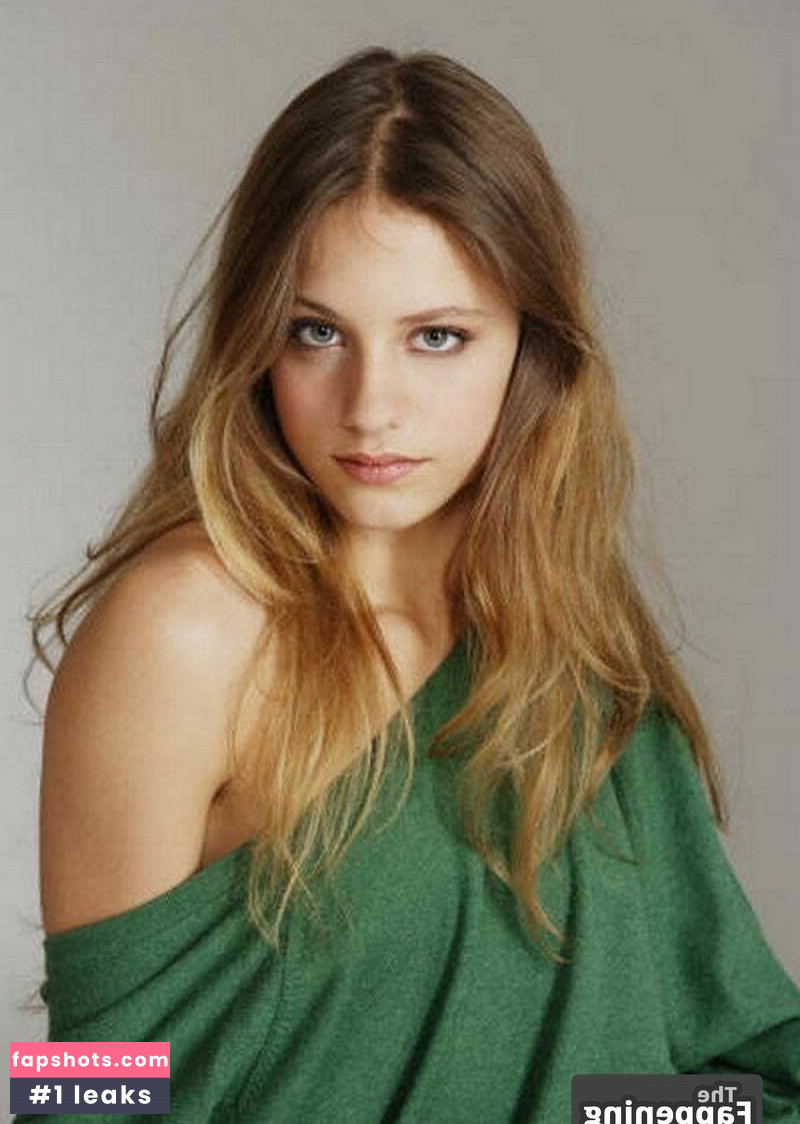 Michelle Jenner gallery photo #16