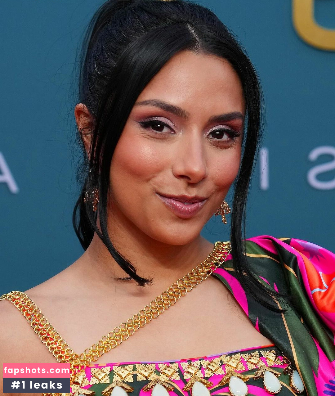 Michelle Khare gallery photo #8