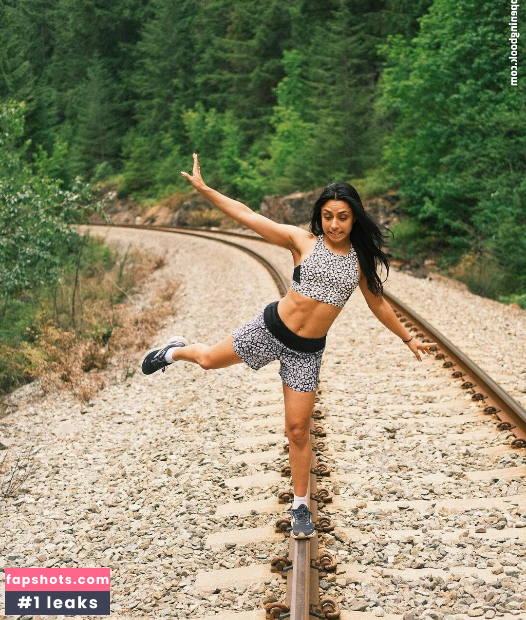 Michelle Khare gallery photo #9