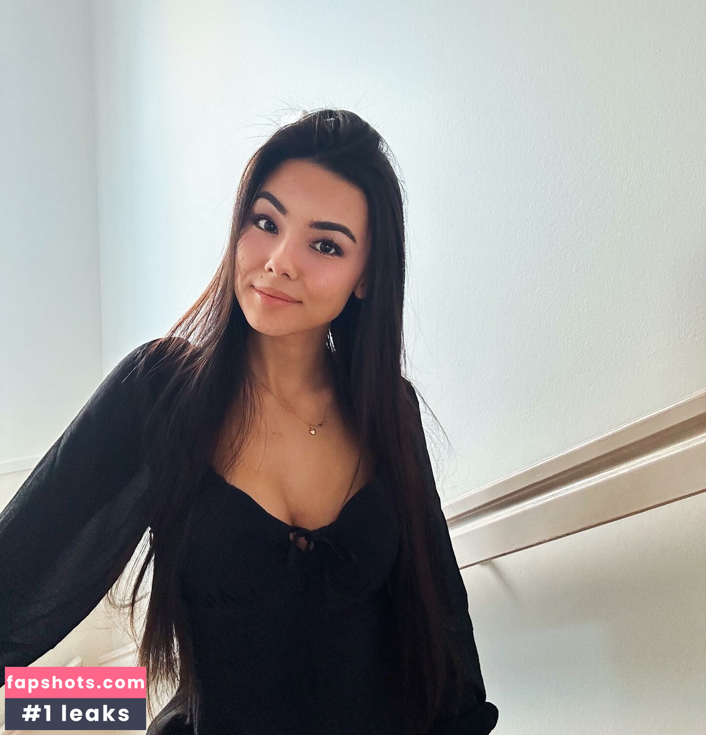 MichelleR gallery photo #28