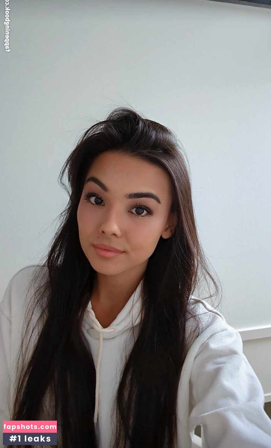 MichelleR gallery photo #31