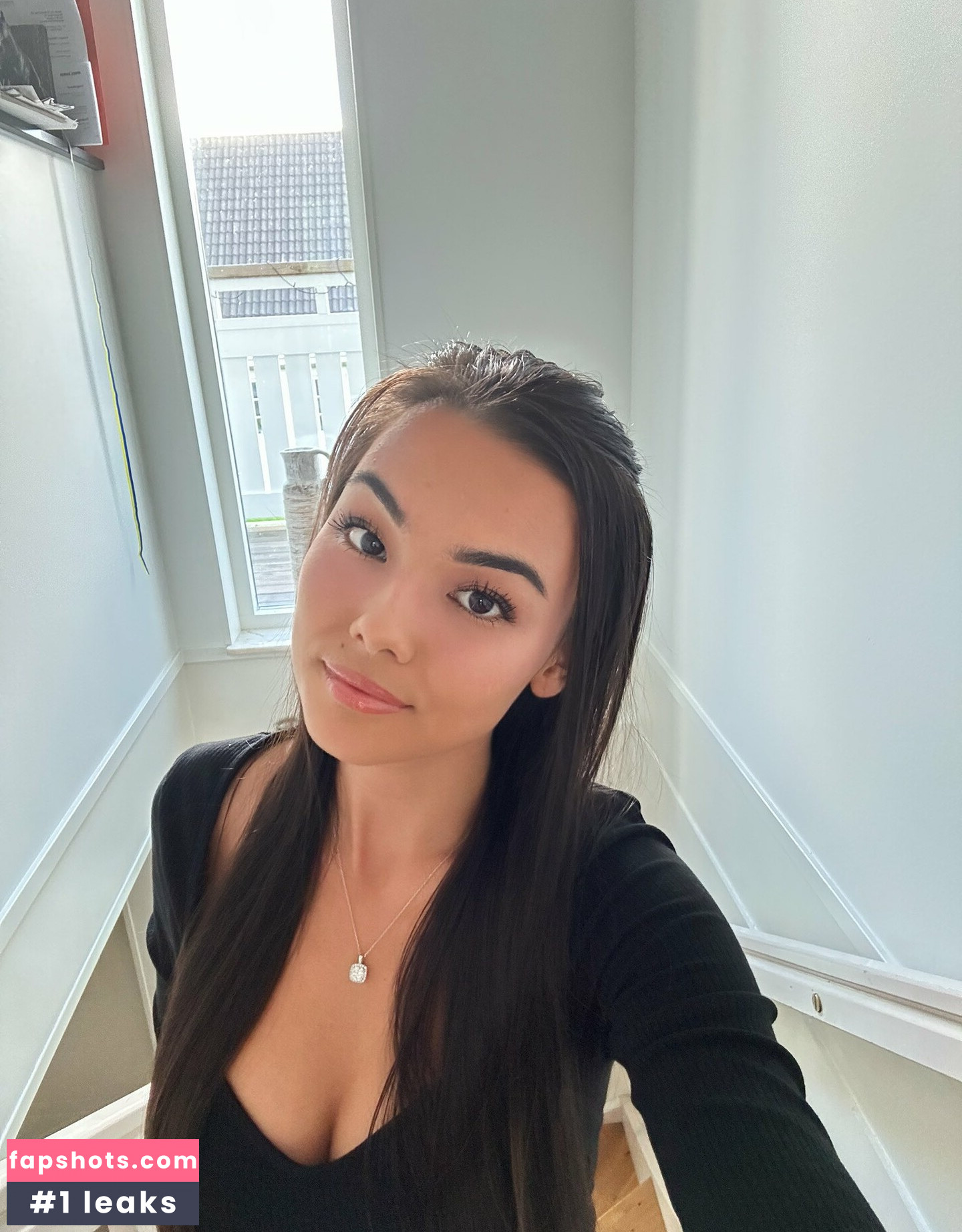 MichelleR gallery photo #32