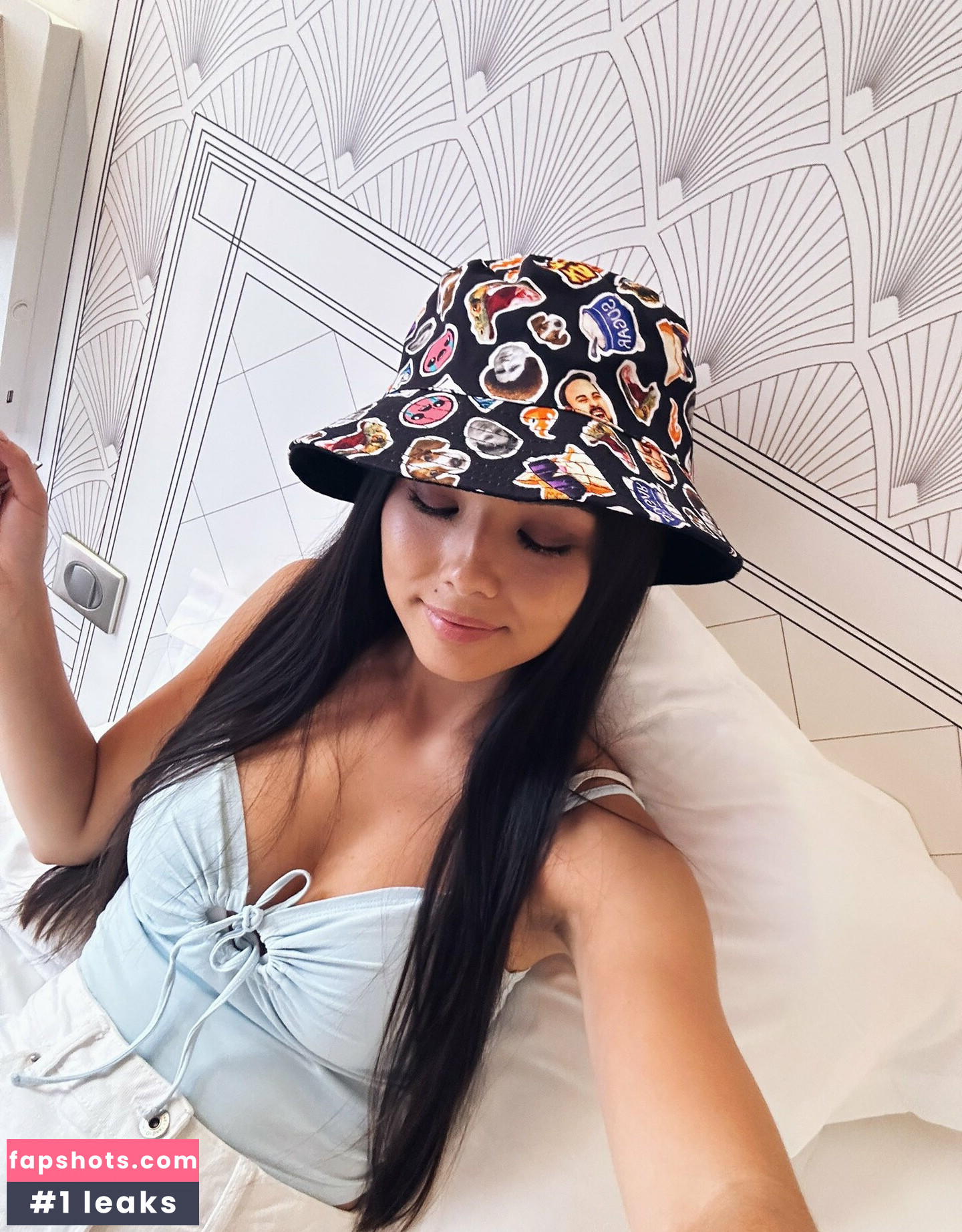 MichelleR gallery photo #33