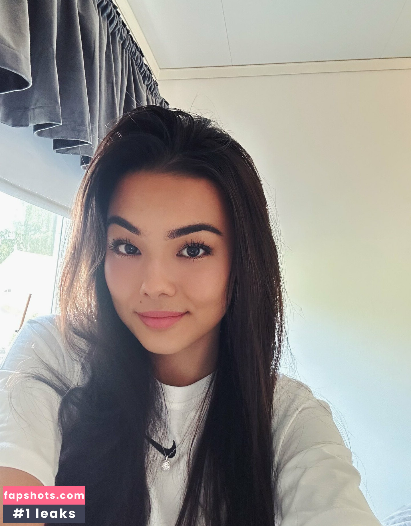 MichelleR gallery photo #35