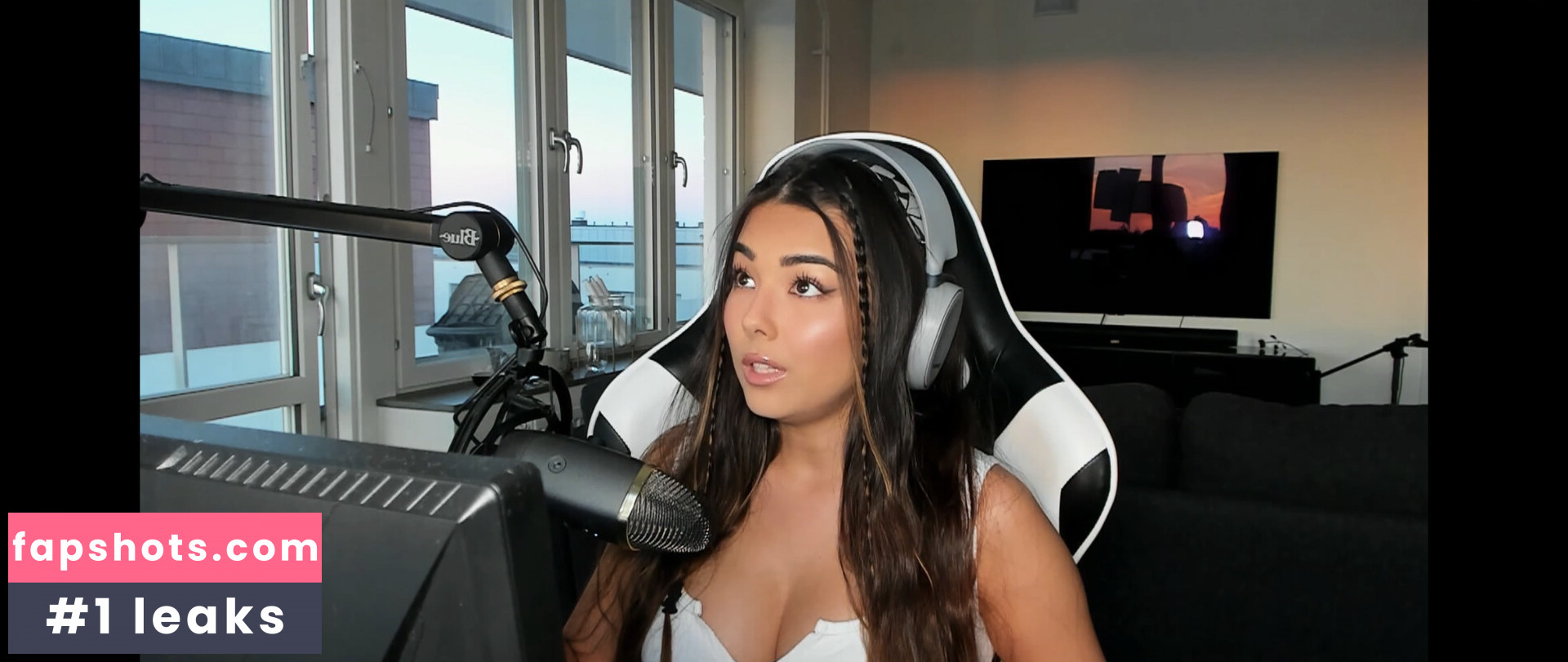 MichelleR gallery photo #38