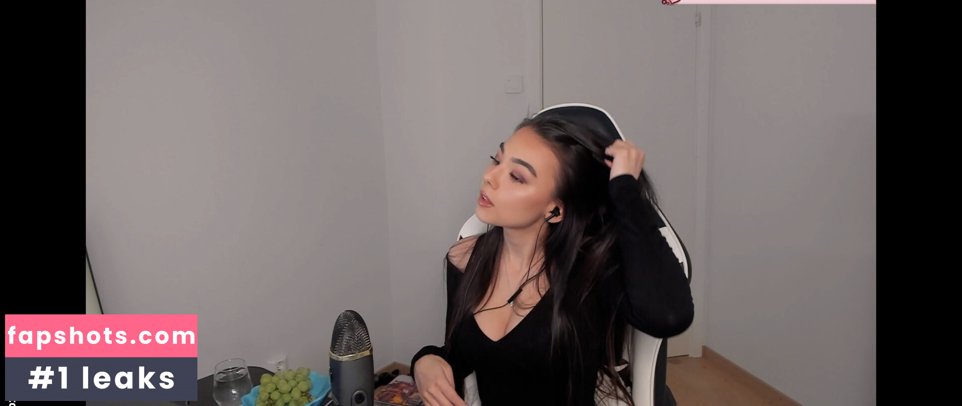 MichelleR gallery photo #40