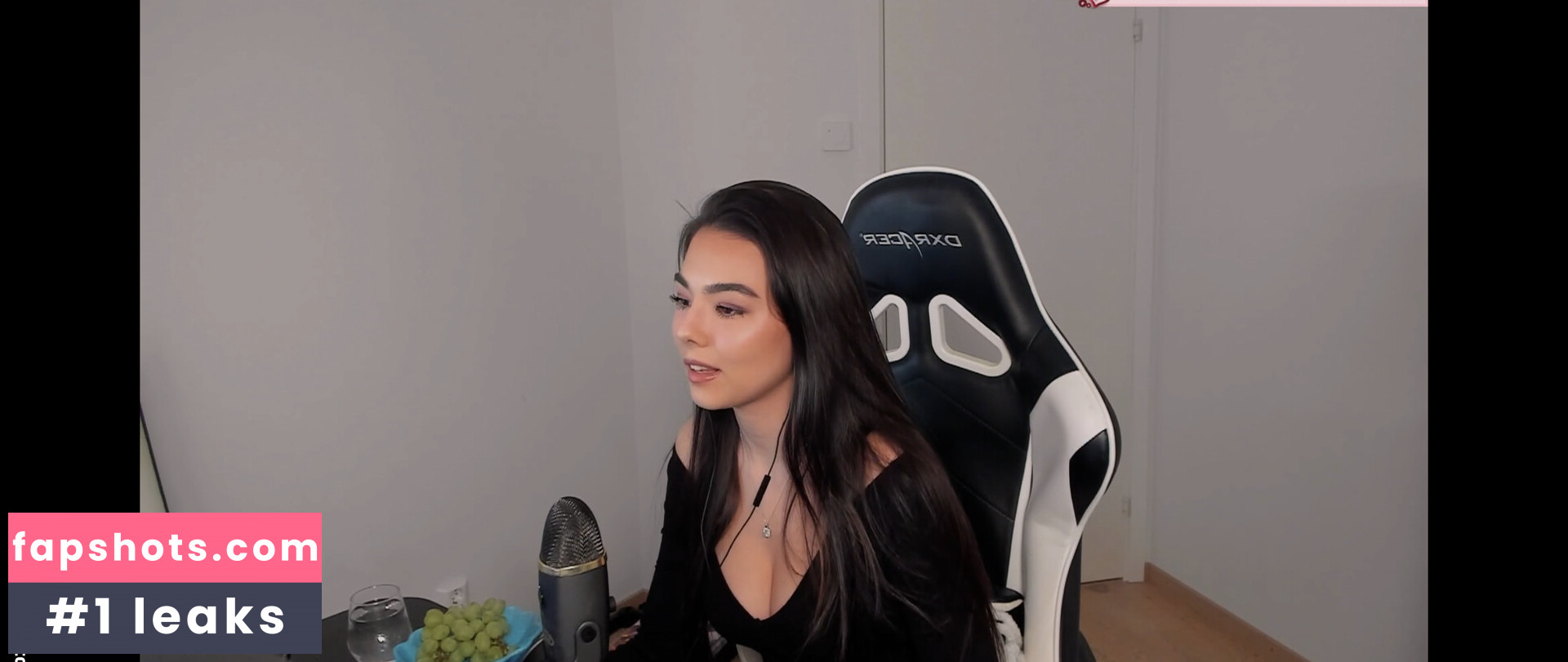 MichelleR gallery photo #41