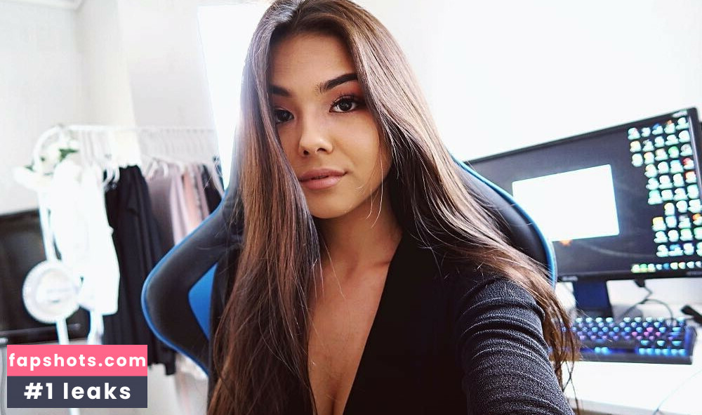 MichelleR gallery photo #49