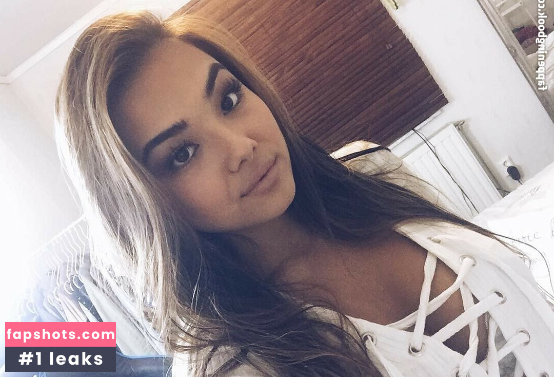 MichelleR gallery photo #53