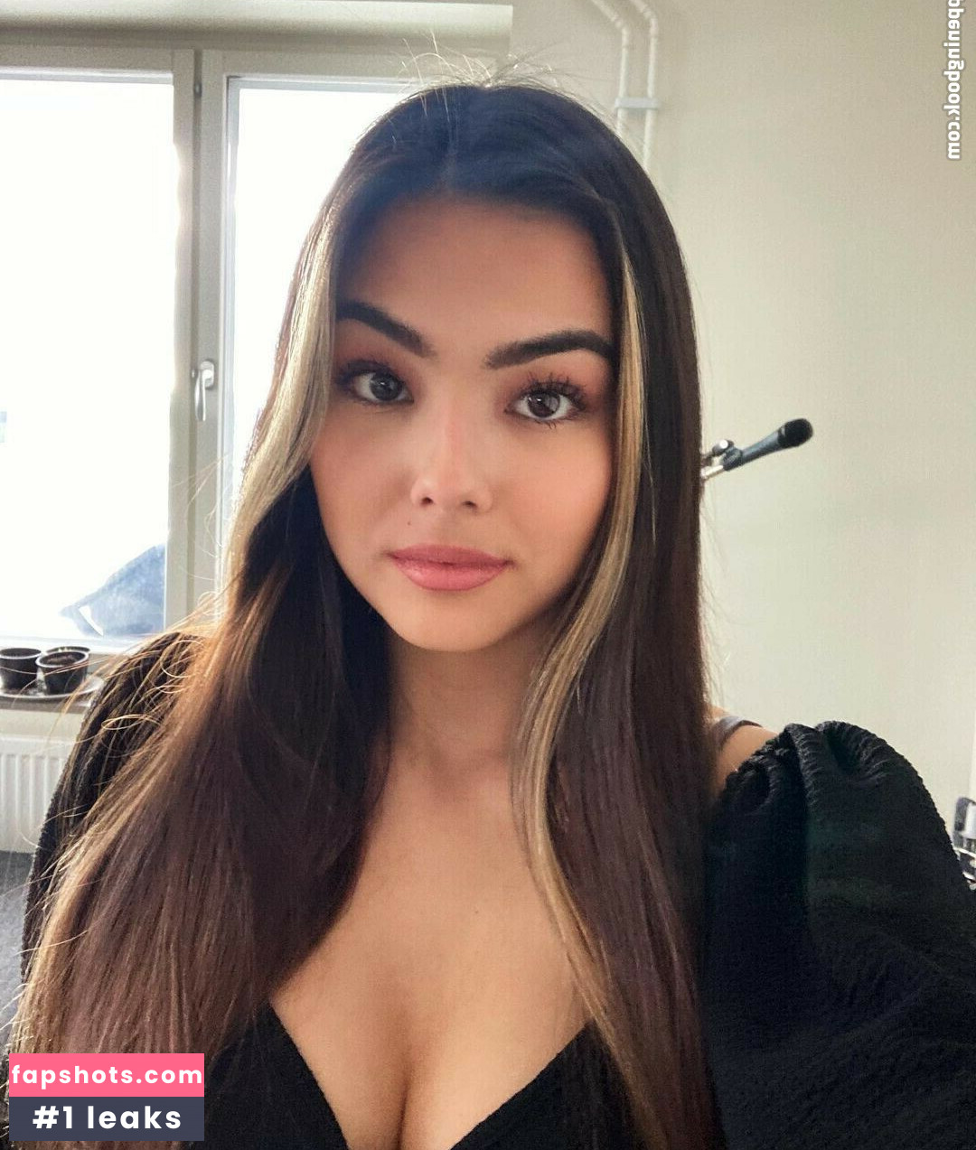 MichelleR gallery photo #54