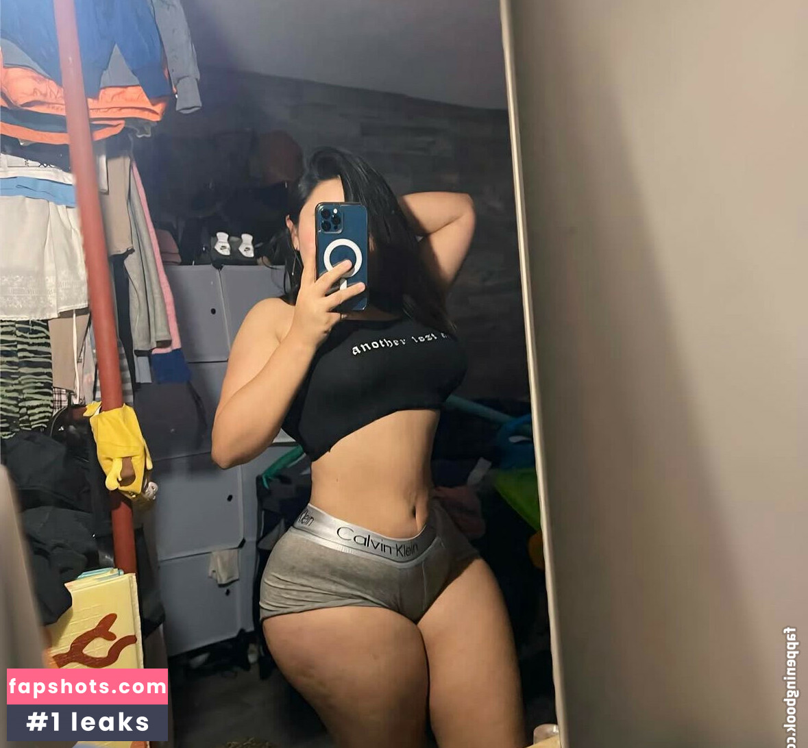 Michi Pau gallery photo #10