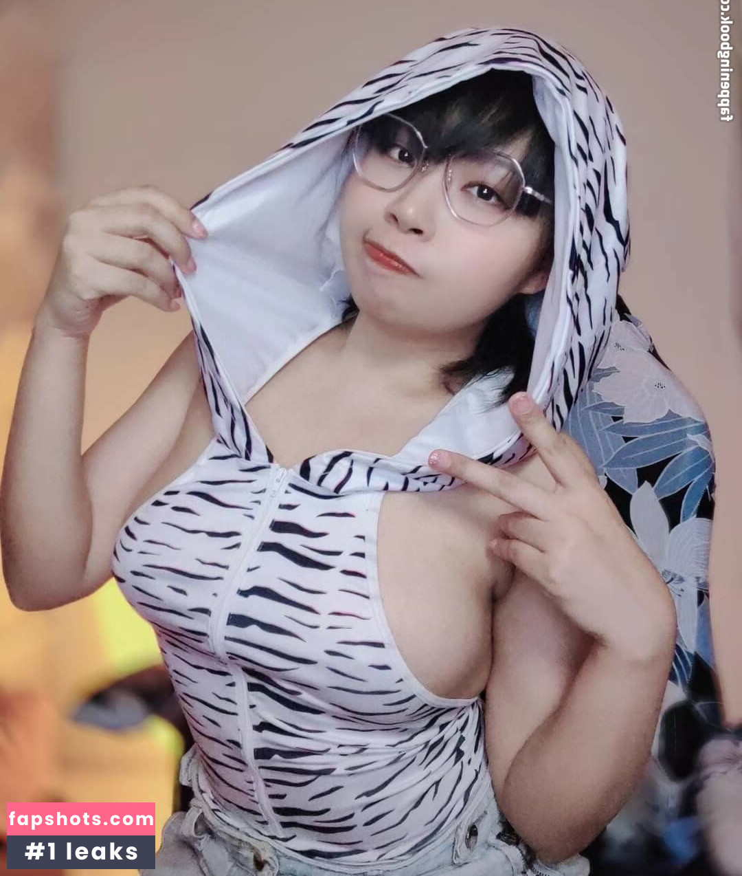 Michotheharambae gallery photo #2