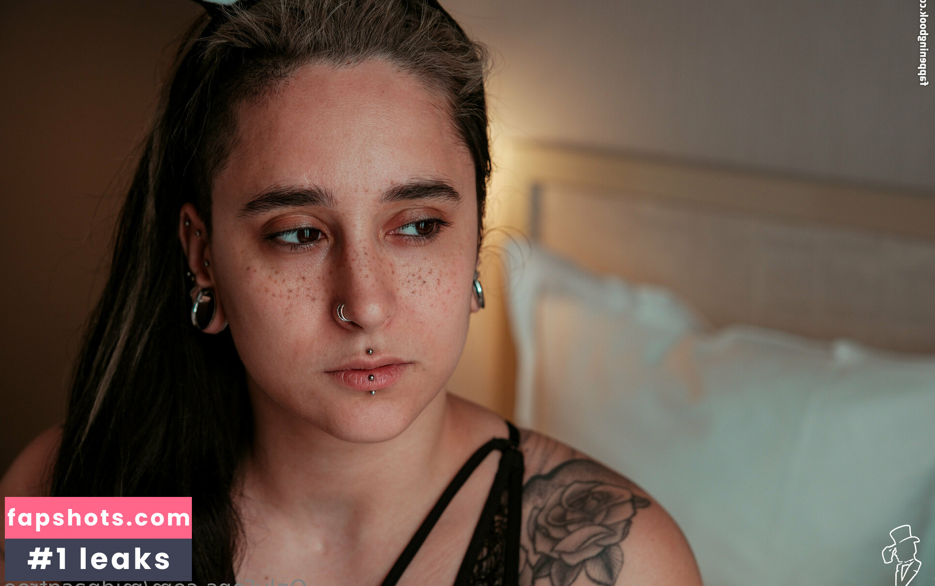 midnaxsgfree nude babe gallery