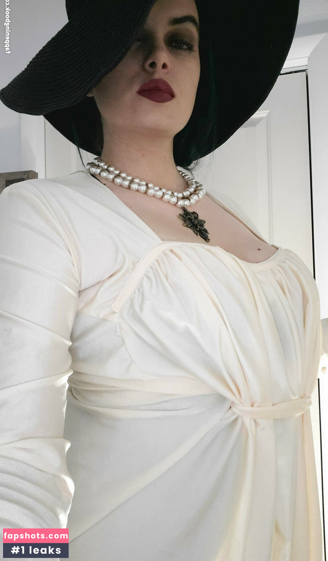 midnightwolfy nude babe gallery