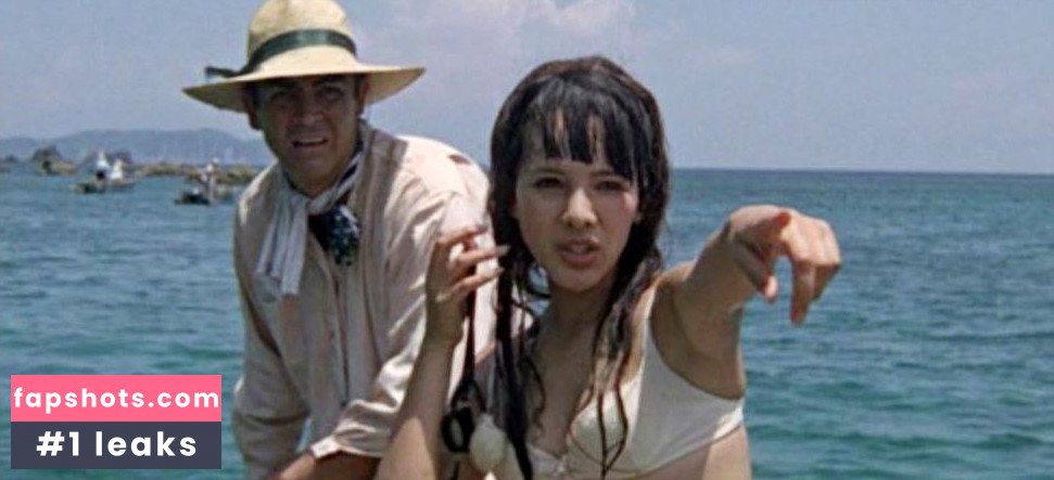 Mie Hama gallery photo #3