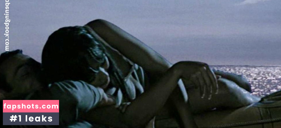 Mie Hama gallery photo #5