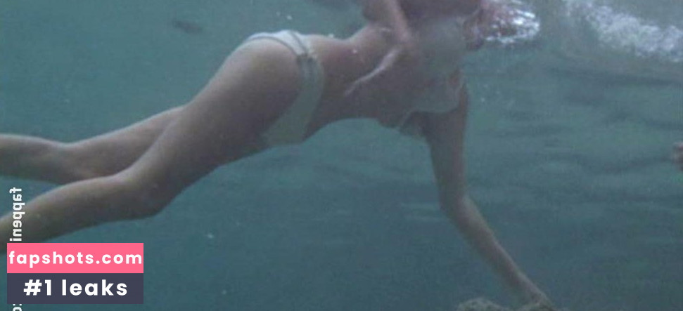 Mie Hama gallery photo #7