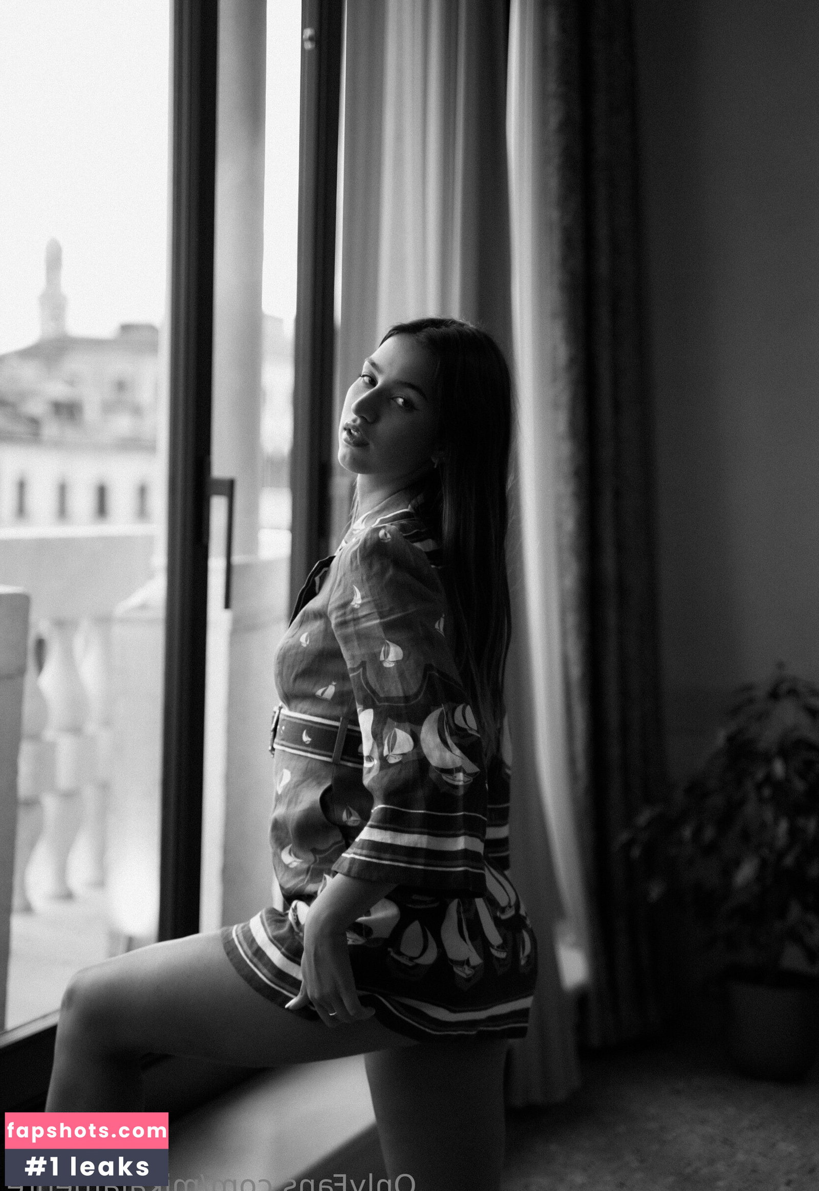Mikaela Lafuente gallery photo #3374