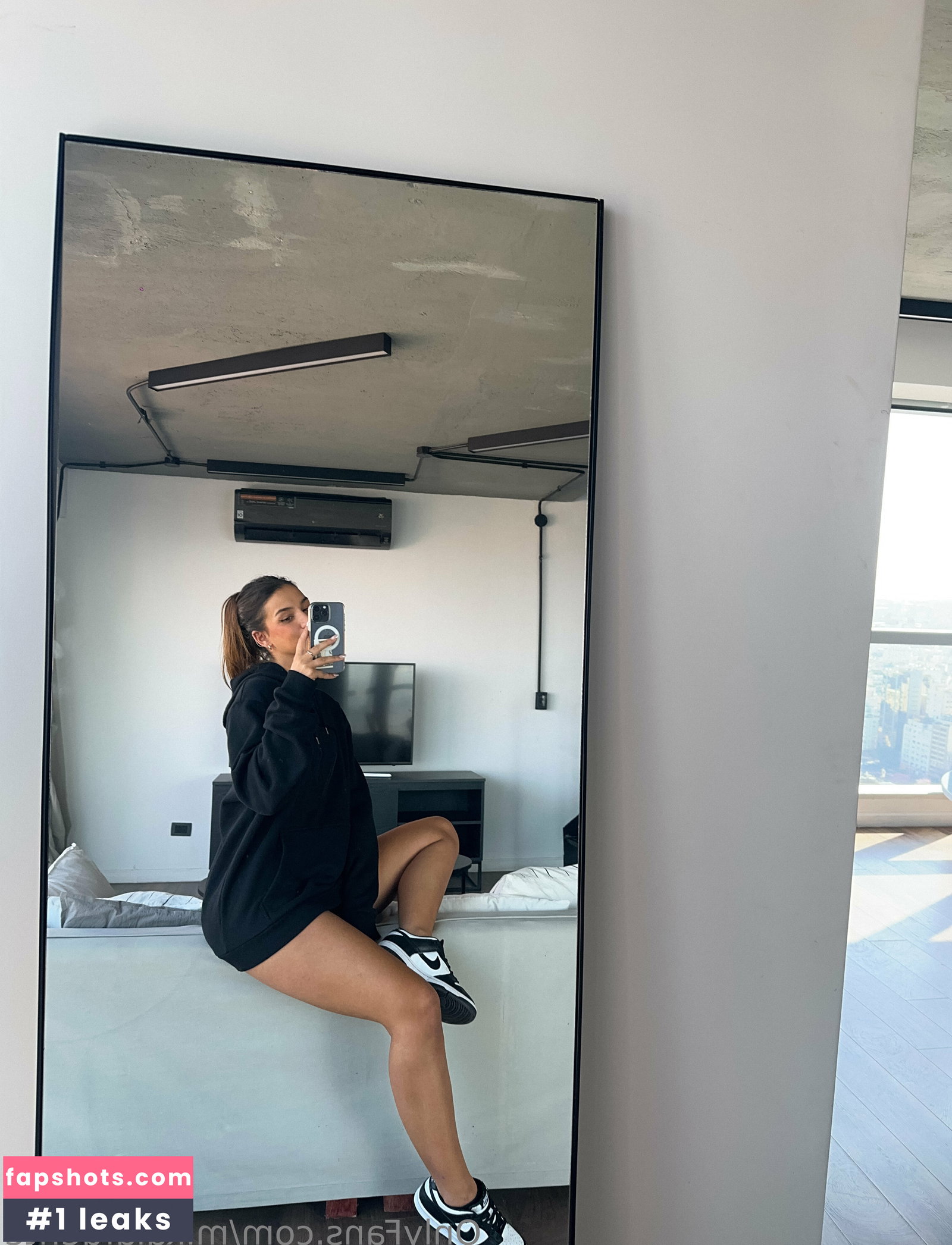 Mikaela Lafuente gallery photo #2918