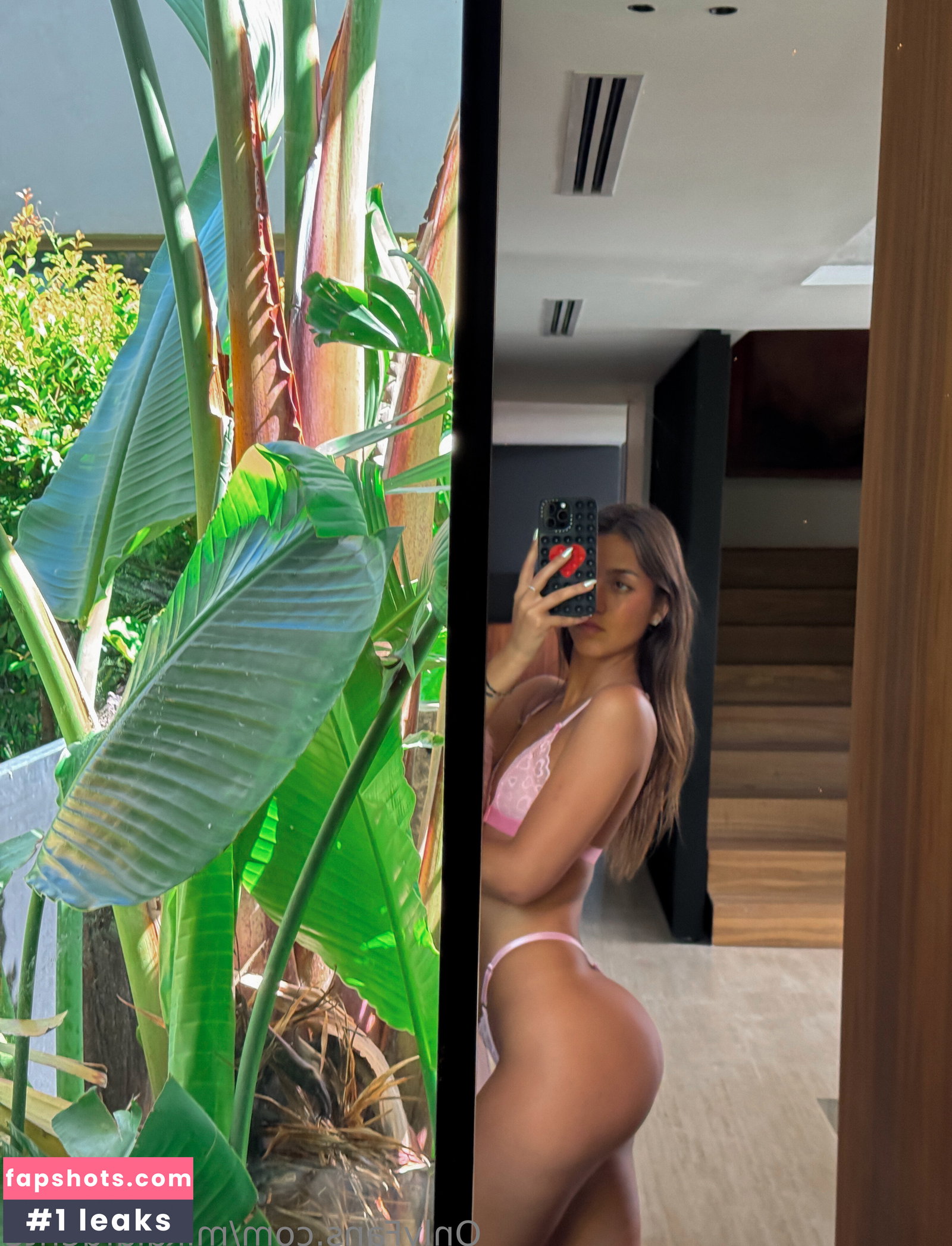 Mikaela Lafuente gallery photo #1407