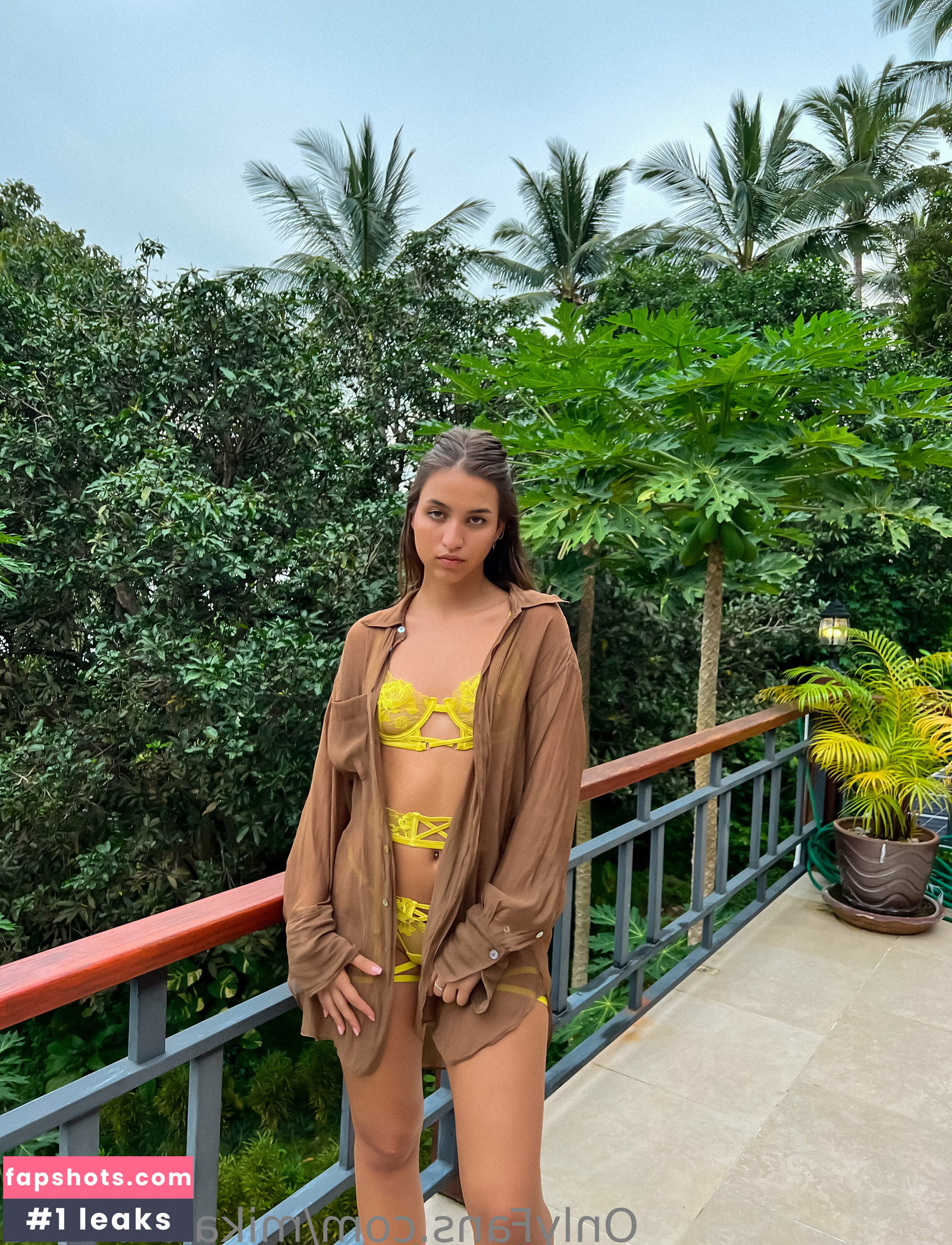 Mikaela Lafuente gallery photo #4264