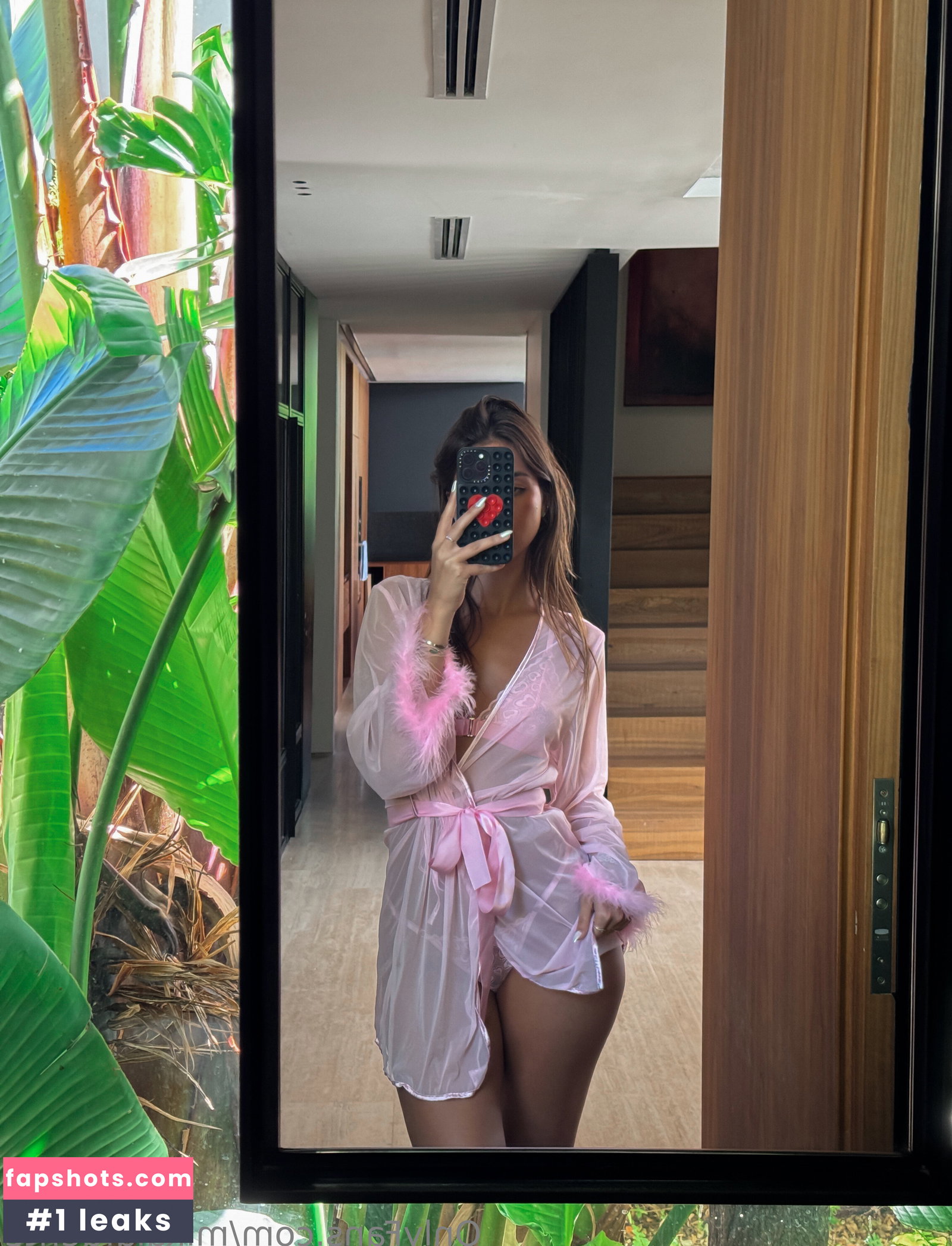 Mikaela Lafuente gallery photo #4283