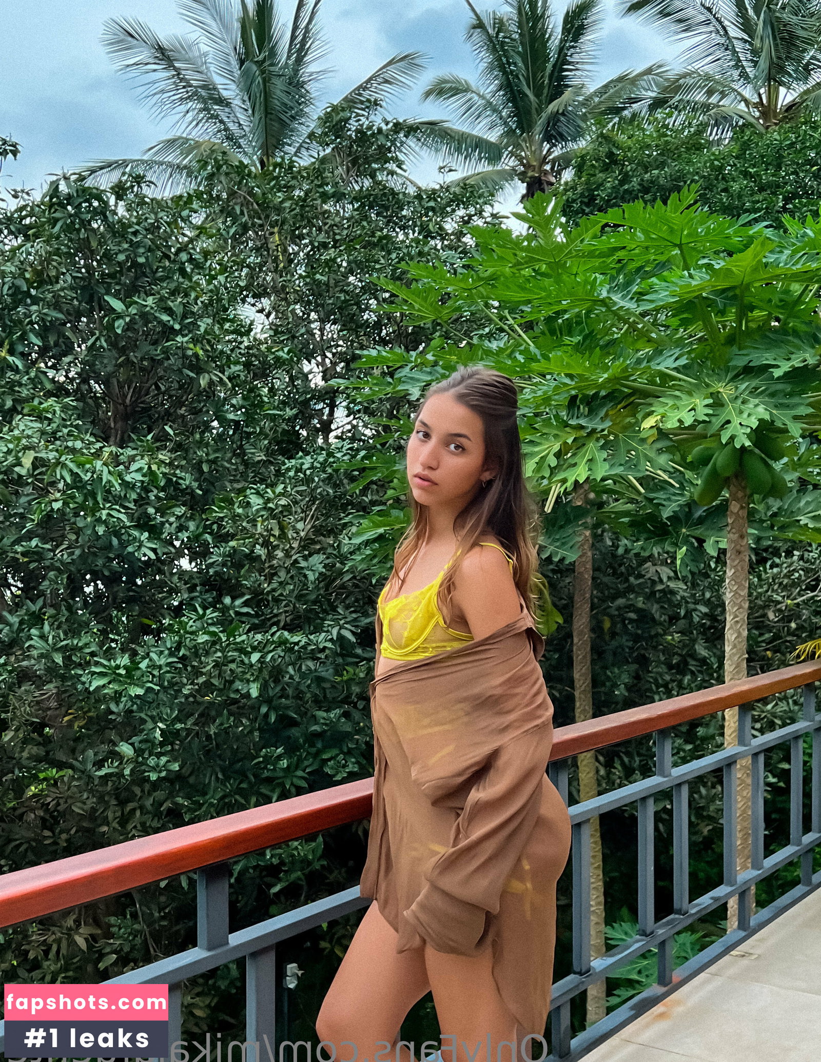 Mikaela Lafuente gallery photo #909