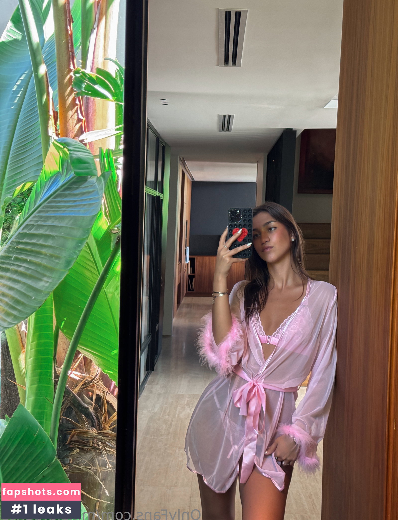 Mikaela Lafuente gallery photo #4115