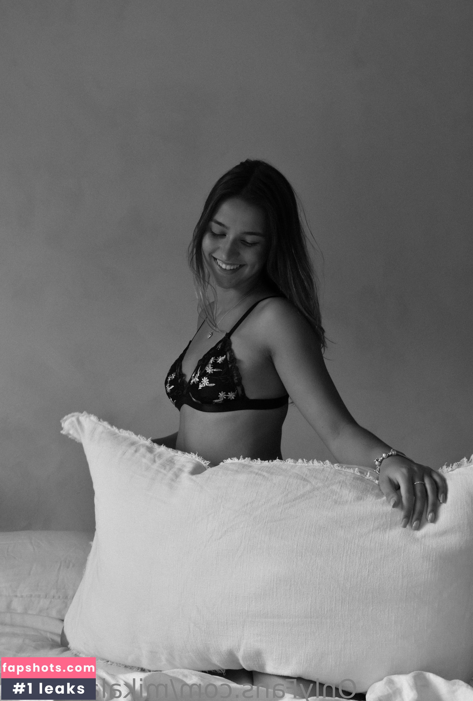 Mikaela Lafuente gallery photo #3695