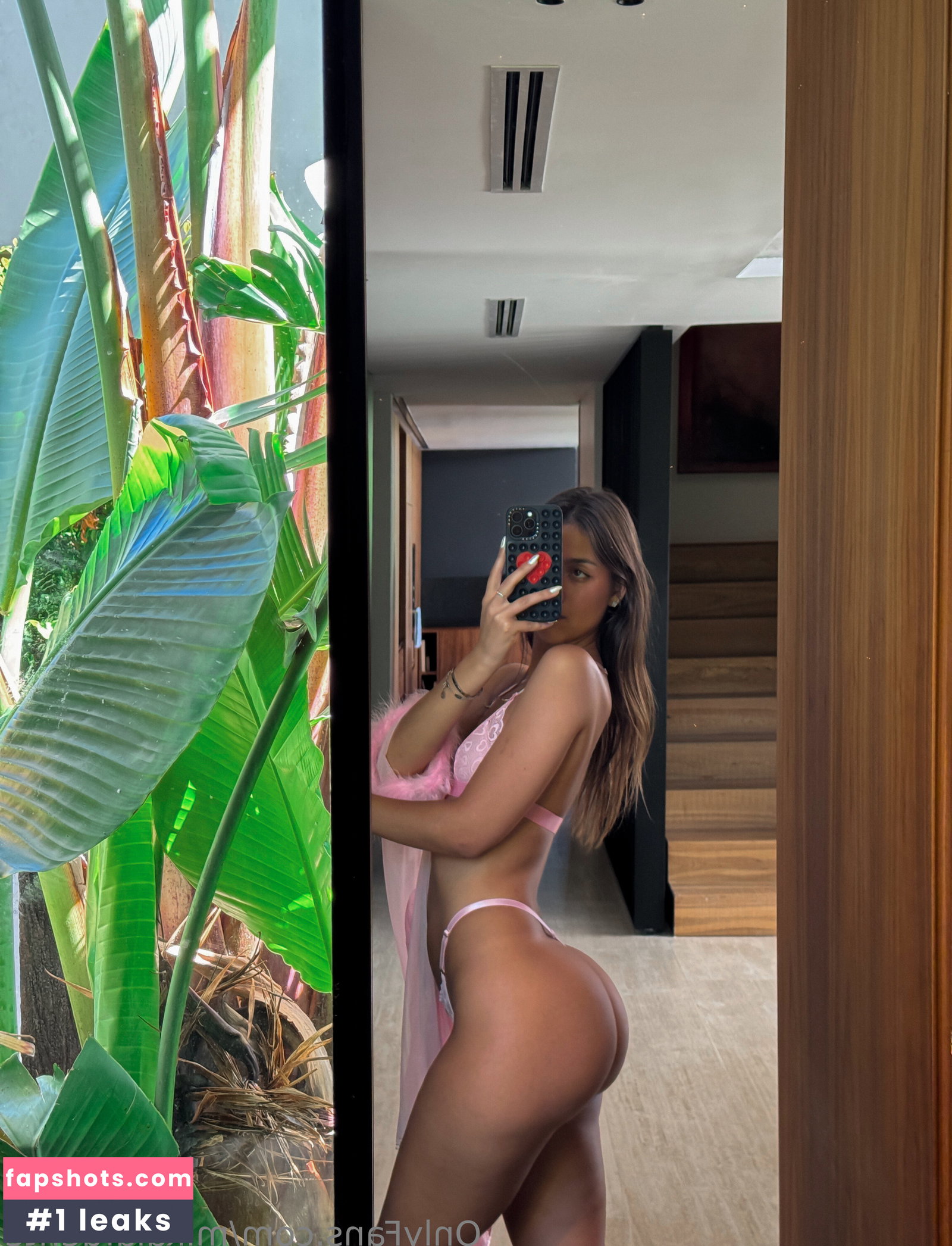 Mikaela Lafuente gallery photo #2759