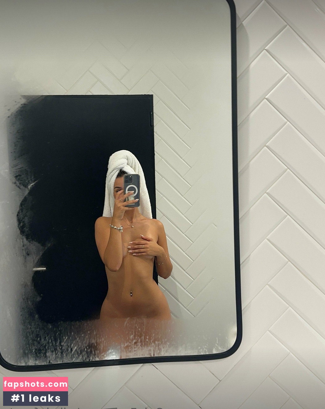 Mikaela Lafuente gallery photo #3037
